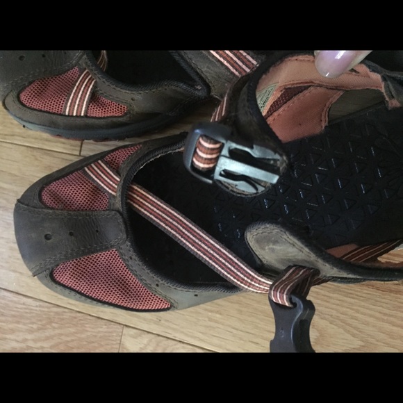 EUC Merrell Leather and Mesh Closed Toe Sandals - Picture 7 of 7